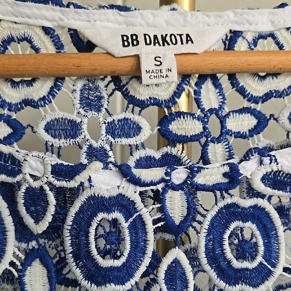 BB Dakota Navy and White Floral Lace Tank Top - Picture 2 of 8